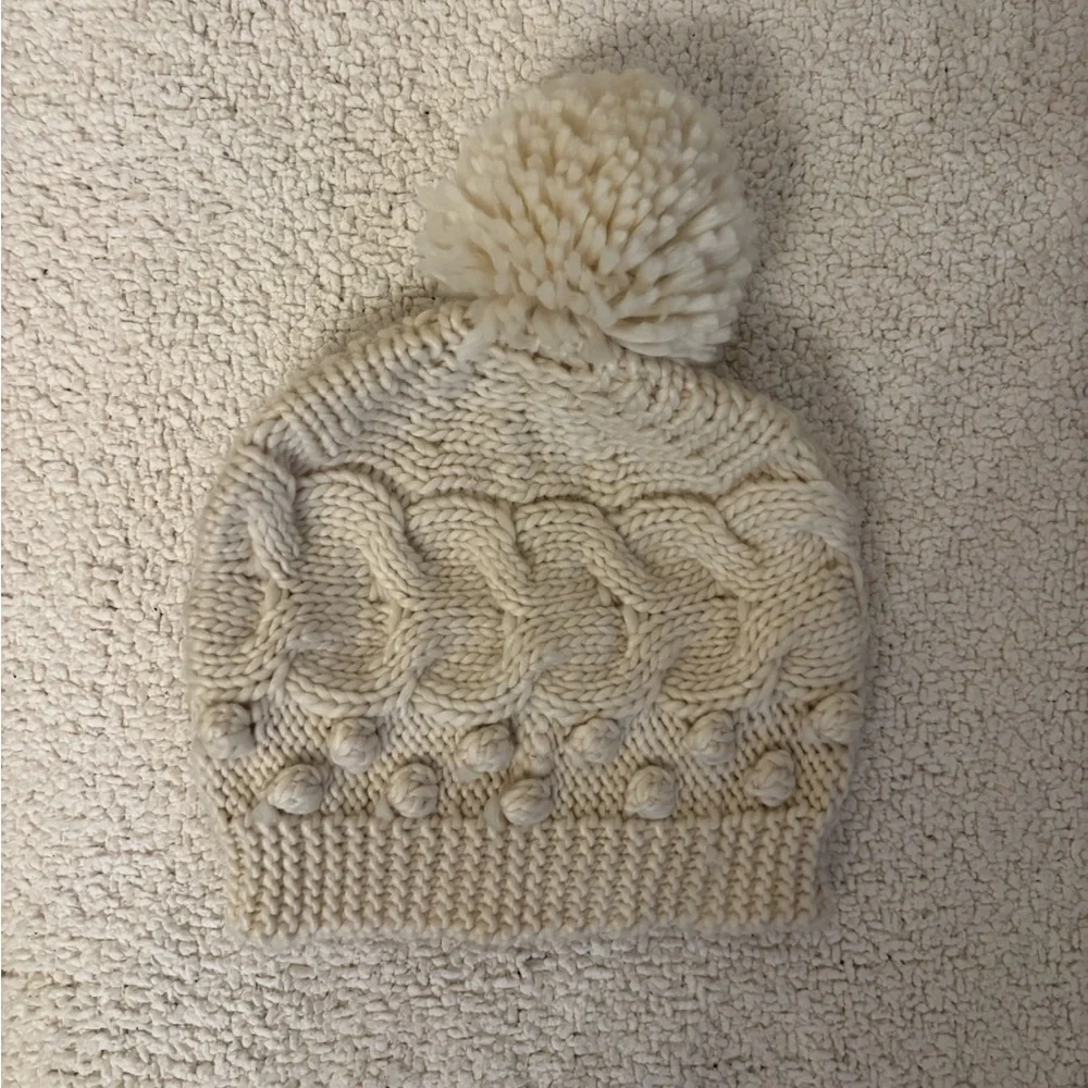 Elegant Cream Knit Pom-Pom Beanie